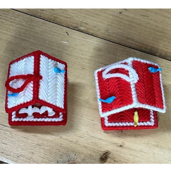 Two Vintage Christmas Ornaments. Crochet Bird Feeders w/ plastic birds.red/white - Picture 3 of 5